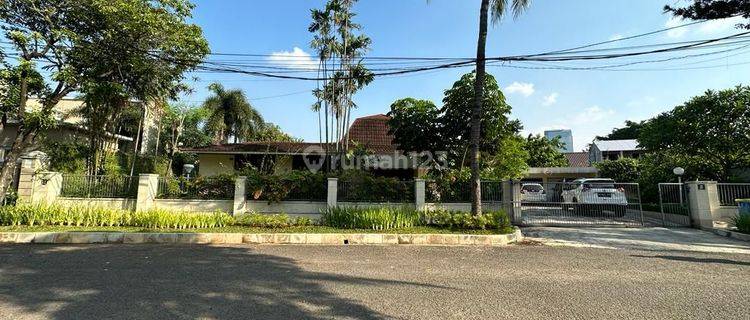 Rumah Terawat Hitung Tanah di Patra Kuningan 1