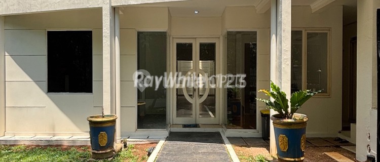 Well-Maintained House Suitable for Home or Office in Kebayoran Baru 1
