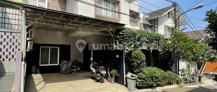 Beautiful Affordable House in Jagakarsa Complex, South Jakarta 1