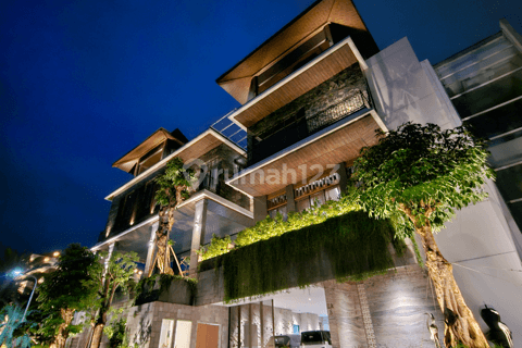 Rumah Mewah Full Furnished di Pantai Mutiara 1