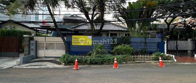 Rumah Lama Zona Komersial Harga Menarik di Senopati Dekat Scbd 1