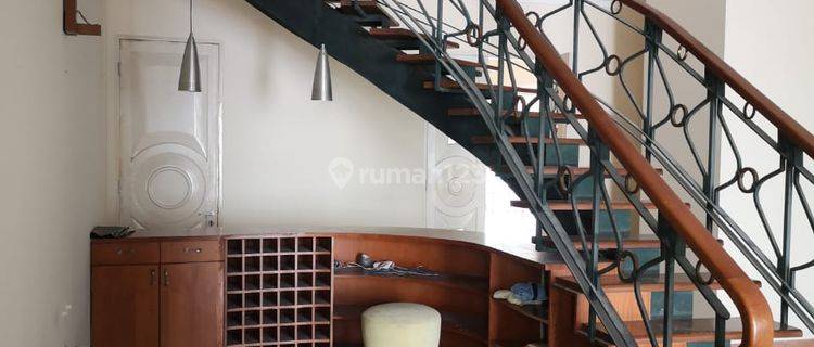 Disewa Rumah di Puri Indah Semi Furnished Hadap Utara 1