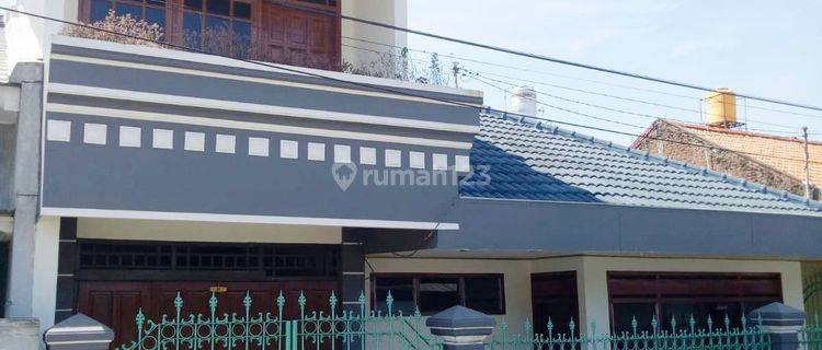 Rumah 3 Lantai Siap Huni di Jambangan Surabaya 1