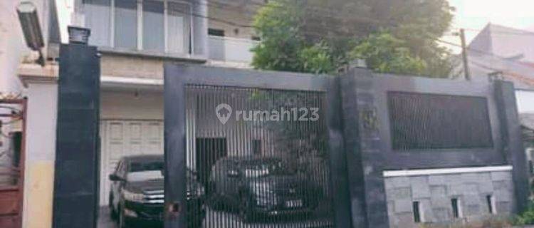 Rumah Cantik Siap Huni di Petemon Surabaya Barat 1