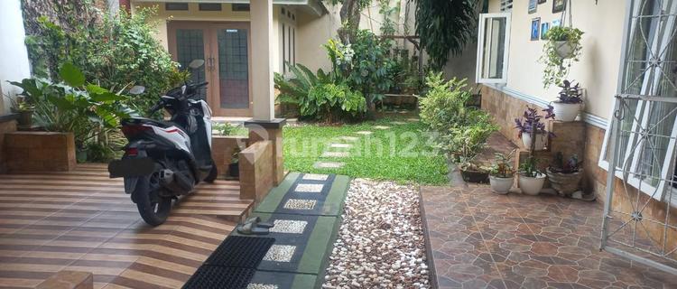 House for Sale Ready to Live In and Furnished in Depok Area 0112 1
