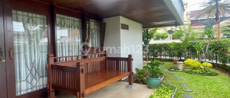 Single-Story Hook House Well-Maintained Radio Inside Facing East and North 1