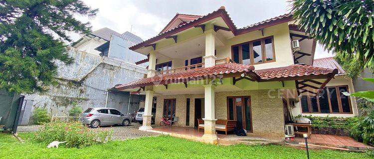 Rumah Split Level Dalam Lingkungan Yang Tenang Di Kemang 1