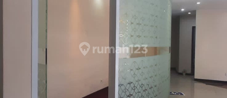 Gedung Dekat Area Scbd di Kebayoran Baru, Jakarta Selatan 1