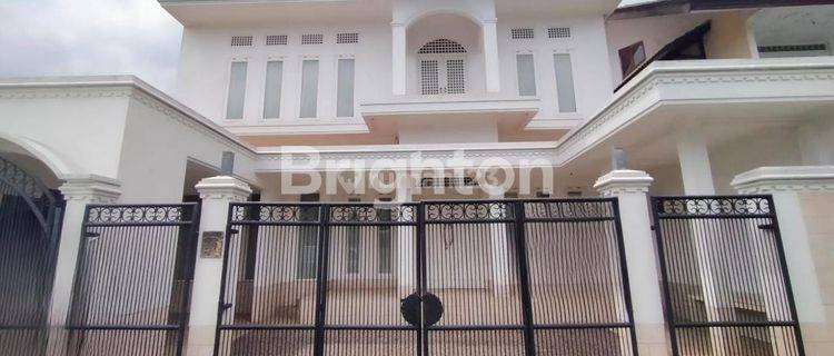 Rumah cantik 3 lantai siap huni dekat Borma, Bandung 1