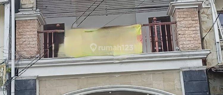 Disewakan Ruko 3 Lantai Siap Pakai Lokasi Strategis Pinggir Jalan 1