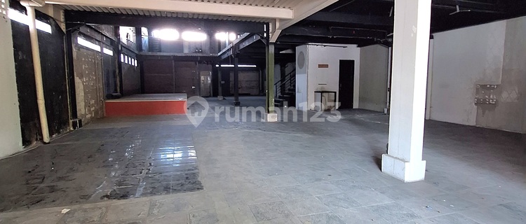 Downtown Shophouse Traffic Always Busy 1