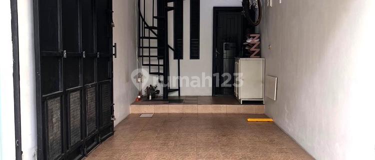 Siap Huni, Rumah, 2 Lantai, SHM, Bebas Banjir 1