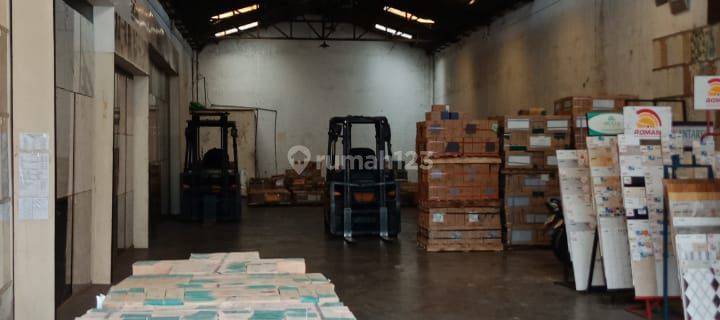 Disewakan Tempat usaha strategis pinggir jln di Percetakan Negara jakarta
 1