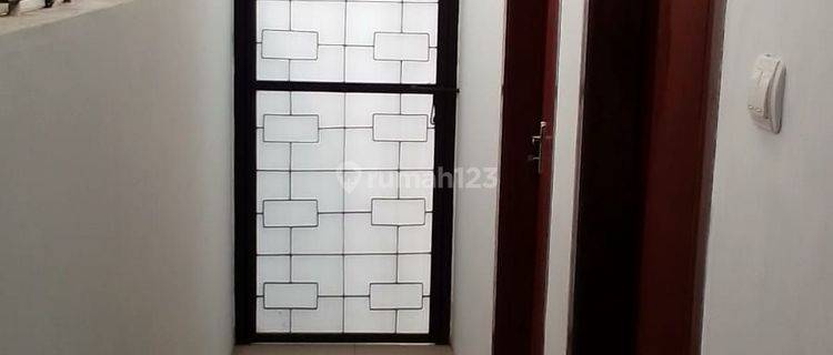 Rumah 2 lt Semi furnished ,nyaman, asri ,di sauyunan 1