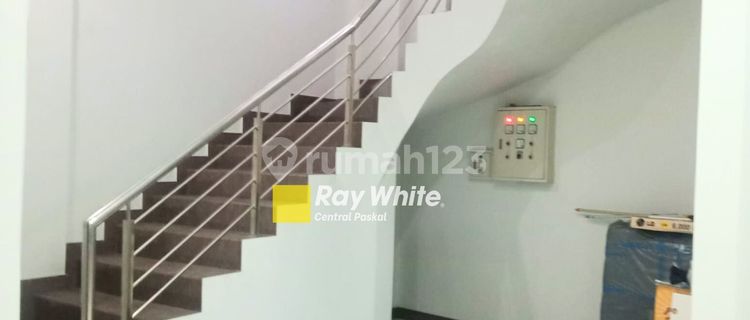 New Ready-to-Use Shophouse on Banceuy Main Road, Bandung City 1