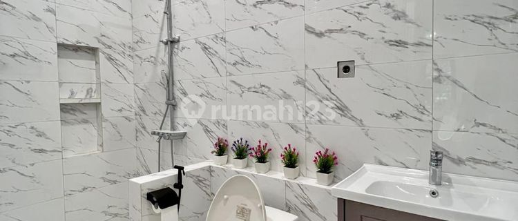 Harus Terjual Rumah Classic Baru di Lokasi Pondok Indah 1