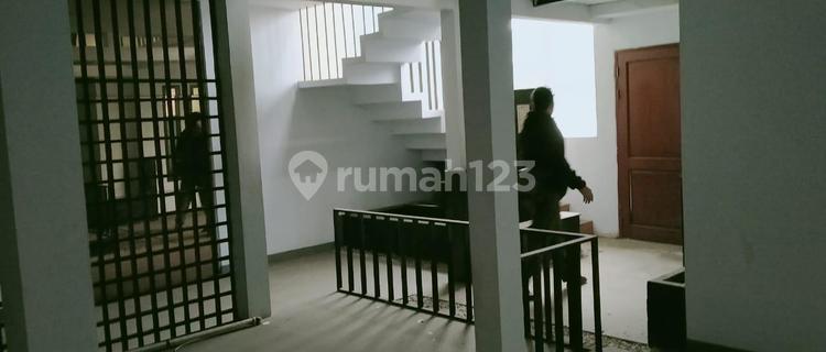 For Rent 3 Connected Shophouse Units in East Bekasi 1