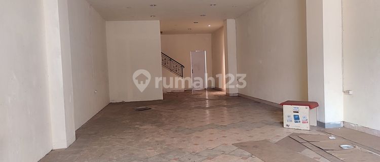 3½-story shop house on Jl. Pemuda - Rawamangun, commercial area 1