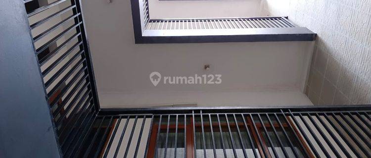 Disewa Rumah Palmerah 7 KT area pusat Kota 1