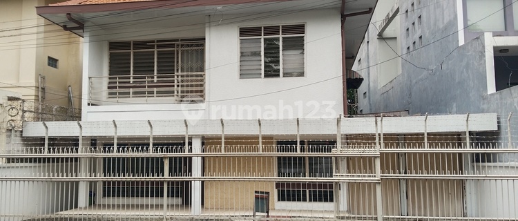 Rumah 2 Lantai di Tengah Kota, Siap Pakai, Model Vintage 1