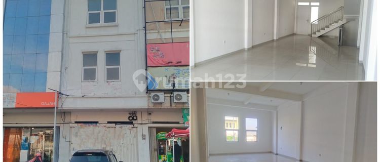 3-Storey Shophouse on Gajah Raya Street, Ready to Use, Busy Road, Strategic Location 1