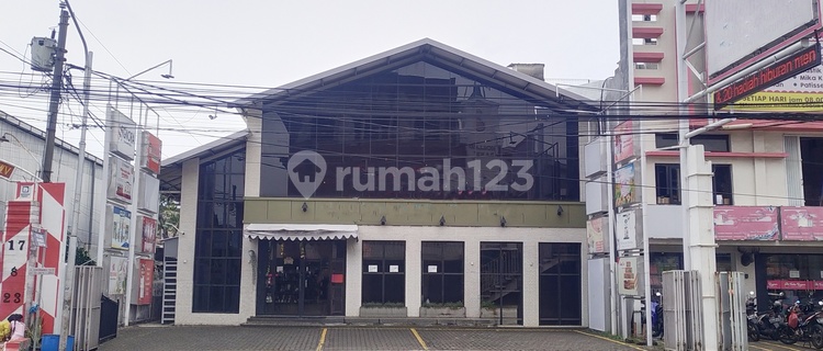 Commercial building on Anjasmoro Street, West Semarang, strategic and bustling. 1