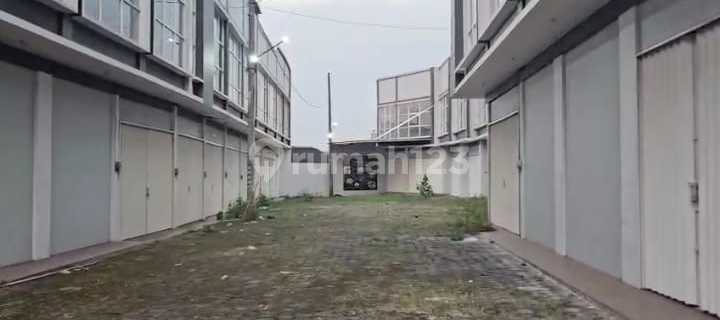 Ruko 2 Lantai di Komplek Ruko Tengah Kota Ungaran, Jalan Raya 1