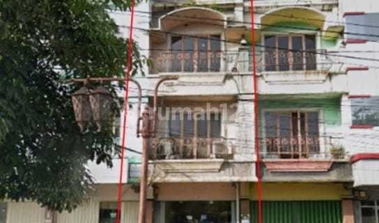 3.5-story Shophouse on Diponegoro Road Salatiga, Busy and Strategic Main Road 1