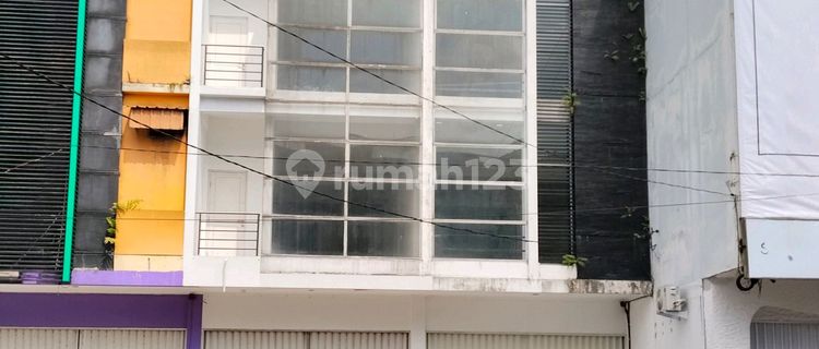 3-Storey Shop House in Salatiga, Spacious Parking, 2 Side-by-Side Units. 1