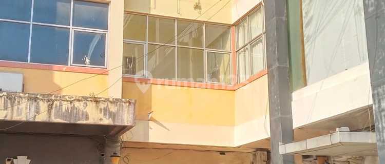 3-Storey Spacious Ruko in Gajahmungkur, Strategic Location, Main Road 1