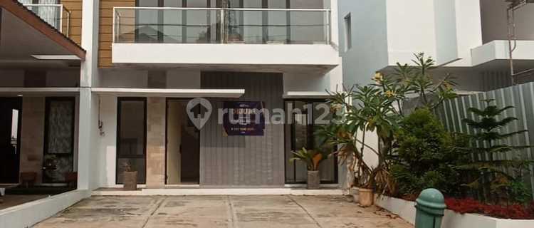 Two-Story Ready-to-Occupy House in Ngaliyan Housing Complex, 1