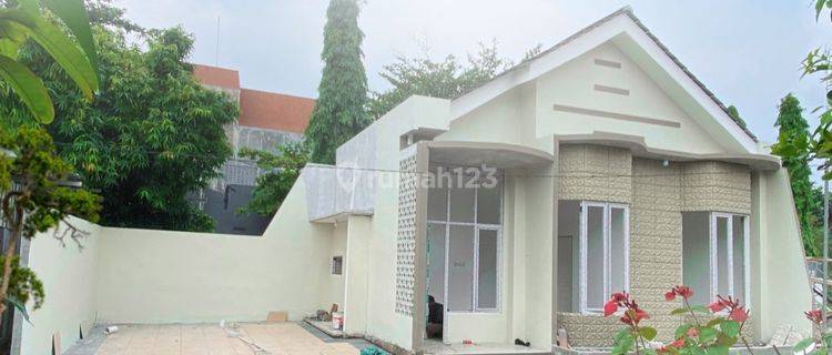 Rumah Semarang siap huni di jln WolterMonginsidi  1