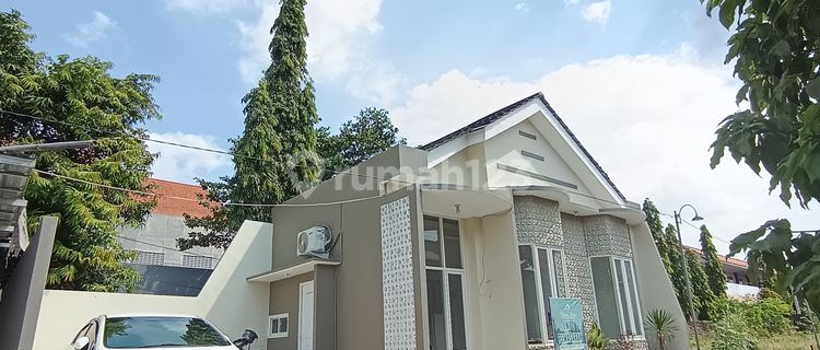 Strategic Luxury House Near Semarang City Center 1
