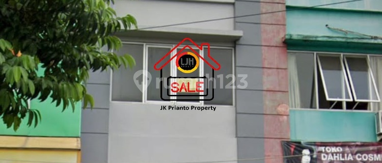 FOR SALE, NICE, STRATEGICALLY LOCATED SHOPHOUSE on CIATER STREET 1