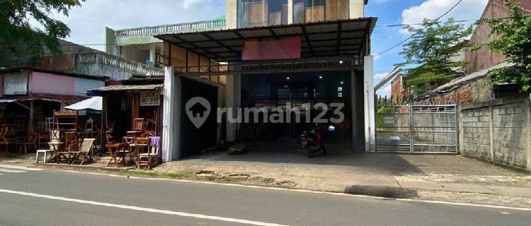 Golden Opportunity! Ready-to-Use Shophouse for Rent in the Bustling Kemang Area 1