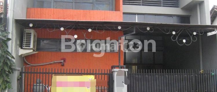 KERTEN, PURWOSARI, SURAKARTA, RUMAH KLASIK 2 LANTAI, UKURAN STANDAR, AKSES KE MALL DAN KE STASIUN HANYA 5 MENIT 1