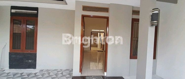 Rumah Sewa 2lantai Menarik Siap Huni, Lingkungan Nyaman, Akses Ke Bandara Maupun Jalan Toll Dekat  1