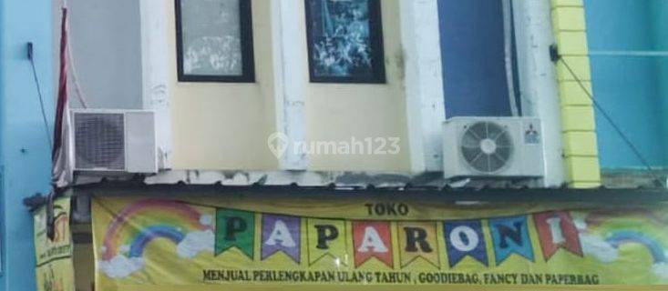 Ruko 2 Lantai Lokasi Ramai di Taman Royal 1