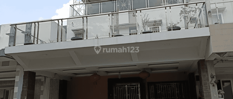 Rumah 3 Lantai Full Furnished di Casa Jardin 1