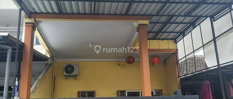 Rumah 2,5 Lantai Semi Furnished di Poris Indah 1