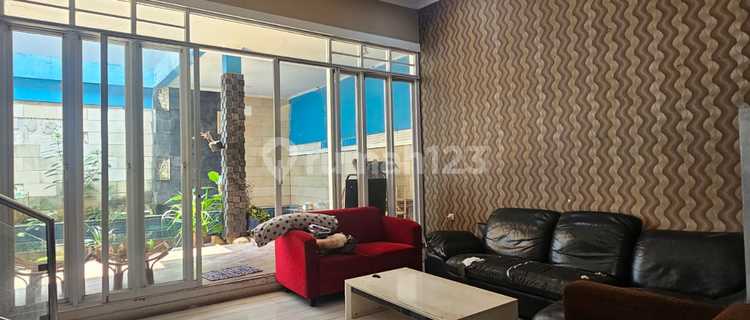 Rumah Mewah 2½ Lantai ada Kolam Berenang KM 5 KT 5 di Ciputat 1