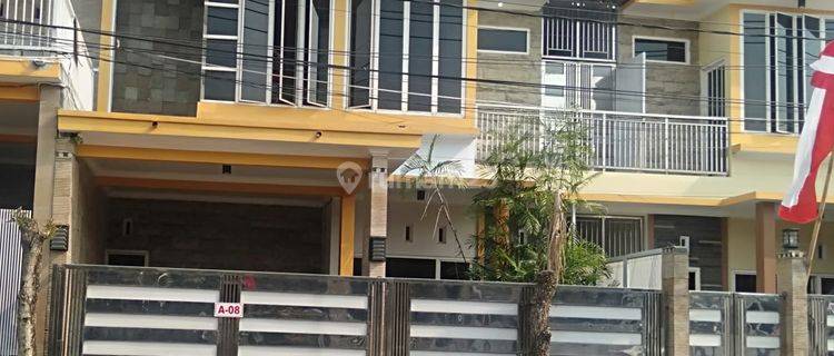 Disewakan Rumah Luas 2 Lantai di Kawasan Kota Jember 1