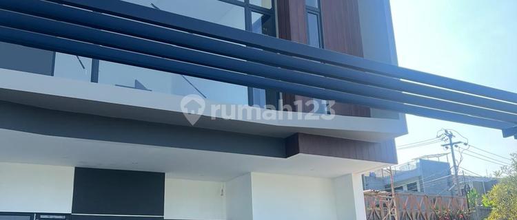 Rumah Modern di Setraduta Grande Bandung 1