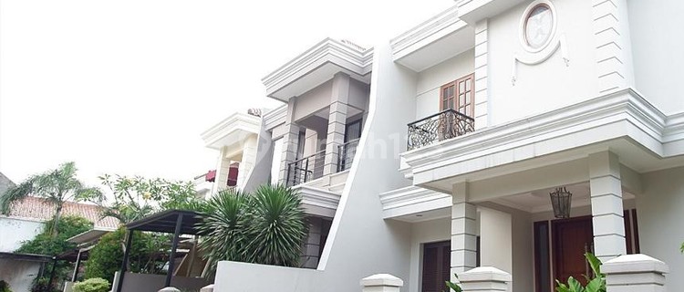 Luxury Ready-to-Occupy House Eligible for Mortgage in Lebak Bulus, South Jakarta 1