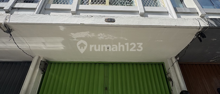 Strategic 4.5-Story Shophouse on Jalan Raya Mitra Bahari, North Jakarta 1