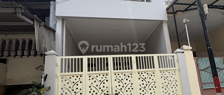 Rumah 2 Lantai Siap Huni di Teluk Gong Jakarta Utara 1