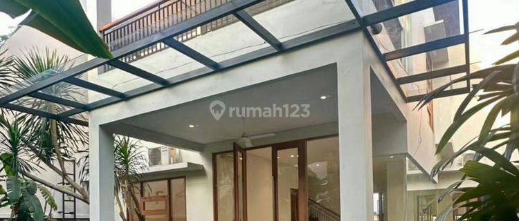 Rumah Siap Huni Strategis di Kemang Jakarta Selatan 1