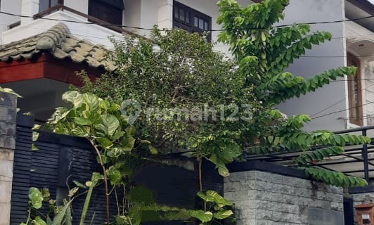 Ready-to-Occupy House in a Good Location at Rawa Barat, Kebayoran Baru 1