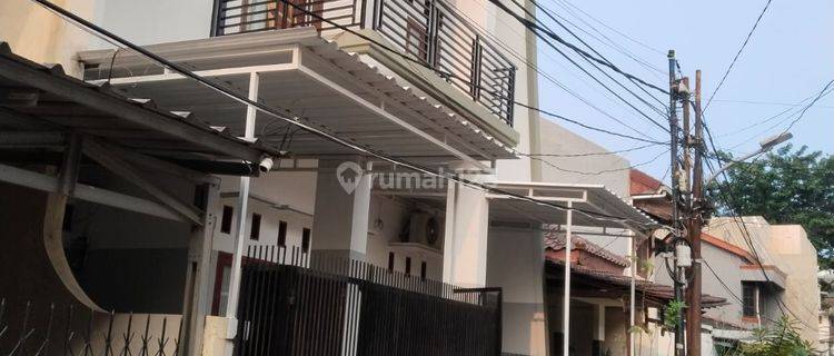 Dijual Rumah Bagus 3 Lantai, Lokasi Strategis dan Bebas Banjir di Perumahan Walikota, Kelapa Gading Timur 1