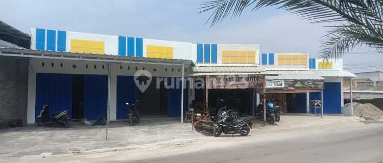 Ready-to-use shop house Strategically located opposite Renggas Dengklok Regional Hospital. 1